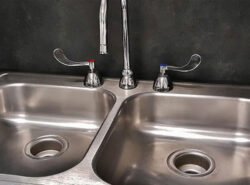 Why-a-Stainless-Steel-Laundry-Room-Sink-Is-Practical